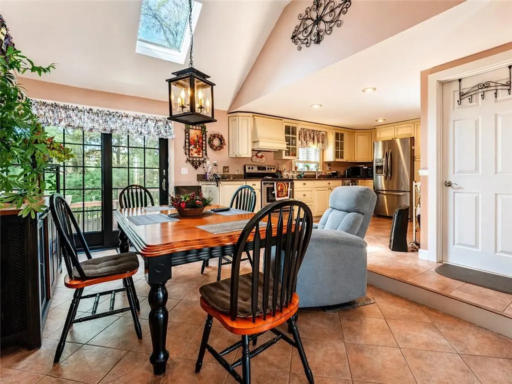 111 Wannamoisett Road East Providence RI 02914