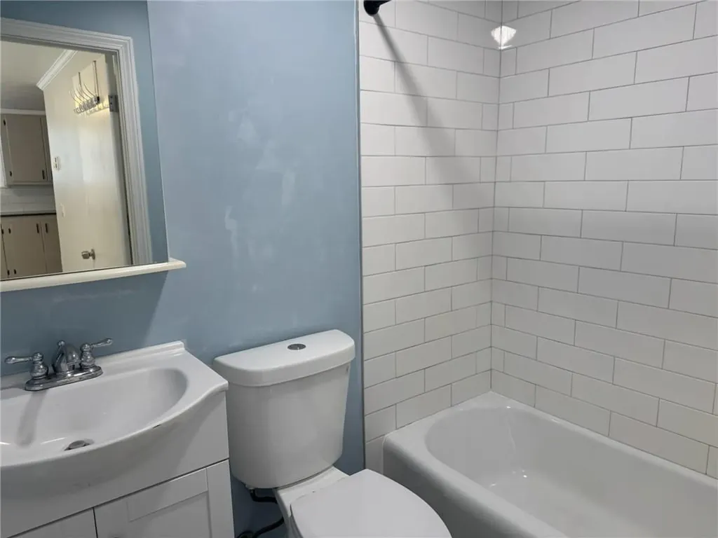 33 Saint Elizabeth Street Bristol RI 02809