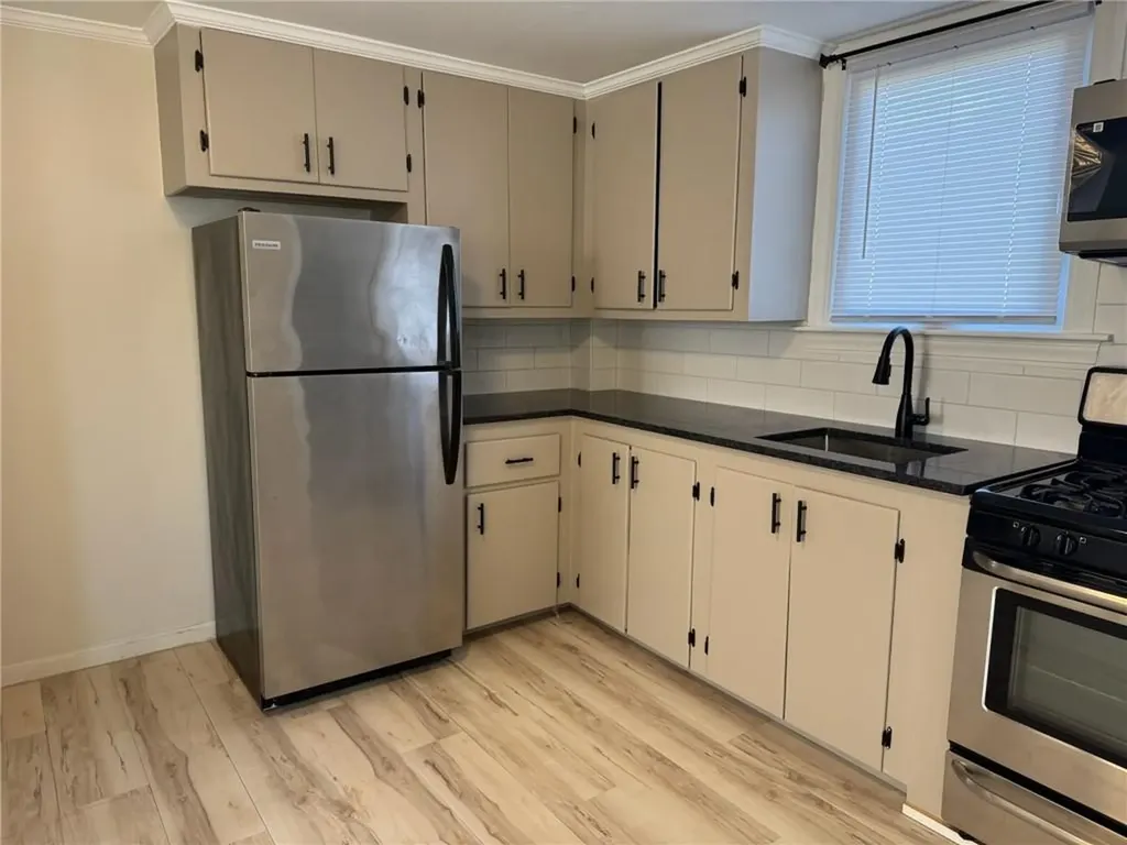 33 Saint Elizabeth Street Bristol RI 02809