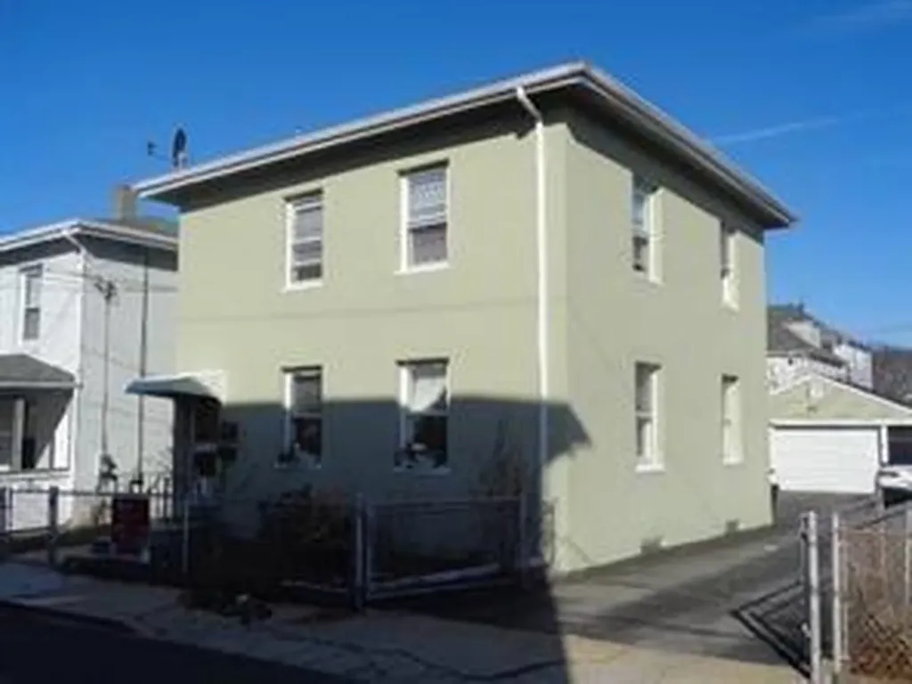 33 Saint Elizabeth Street Bristol RI 02809