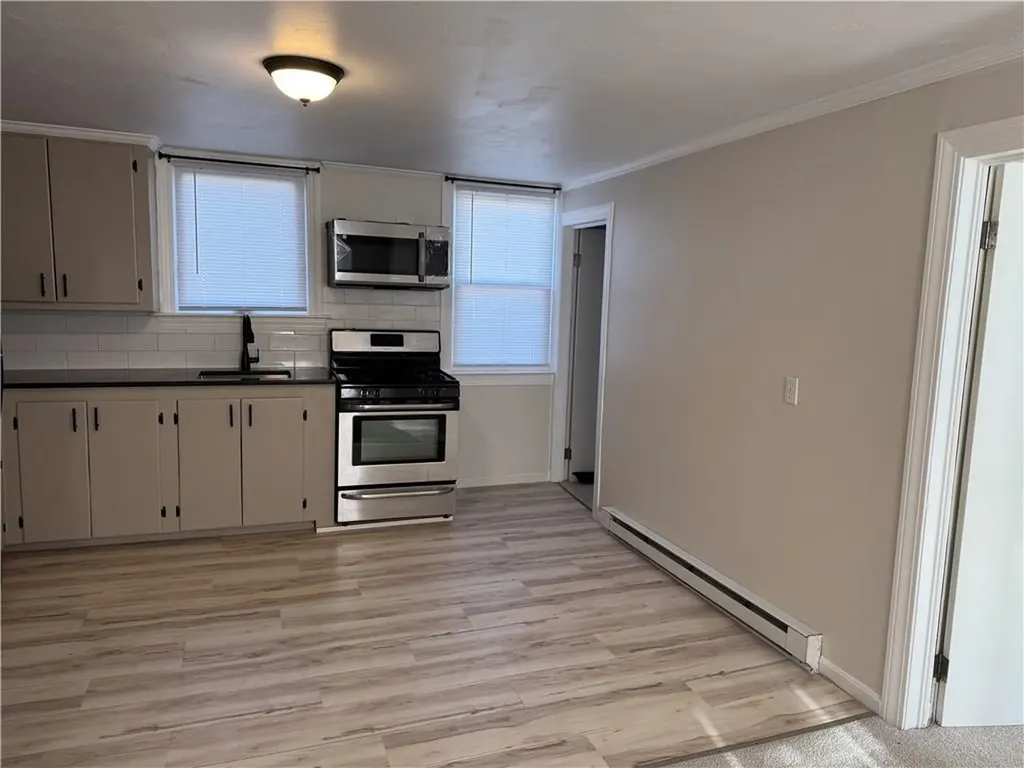 33 Saint Elizabeth Street Bristol RI 02809
