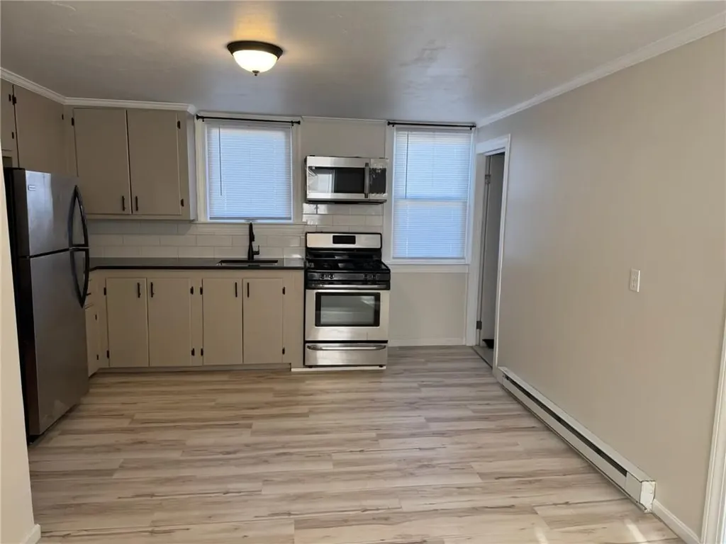 33 Saint Elizabeth Street Bristol RI 02809