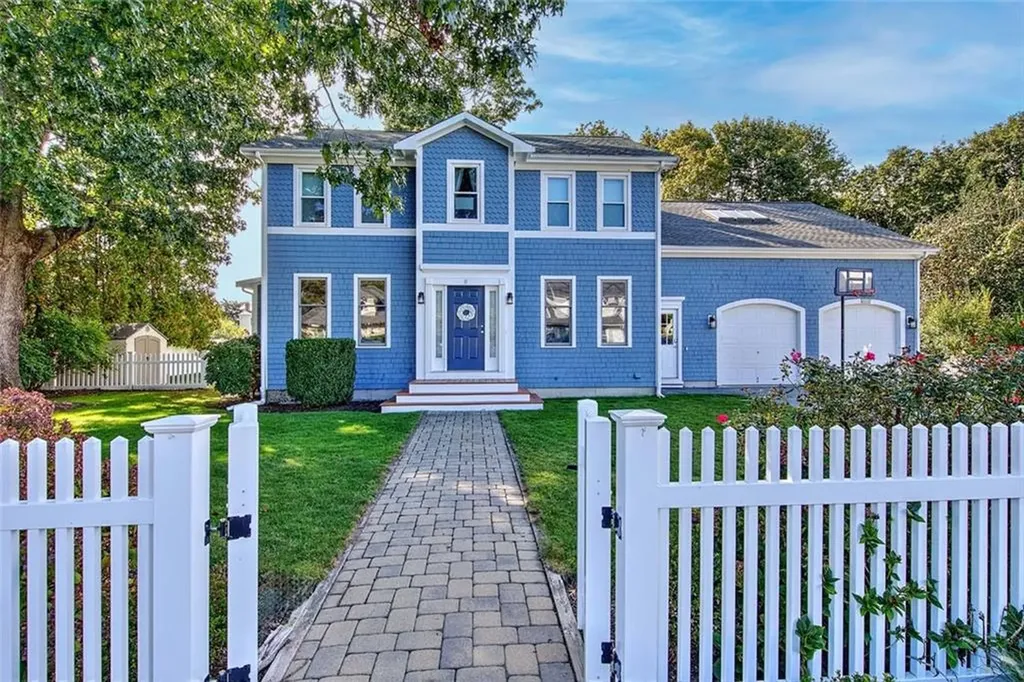 8 Bay Avenue Barrington RI 02806