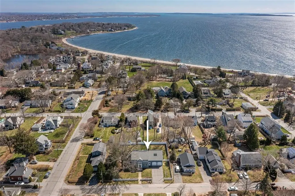 8 Bay Avenue Barrington RI 02806
