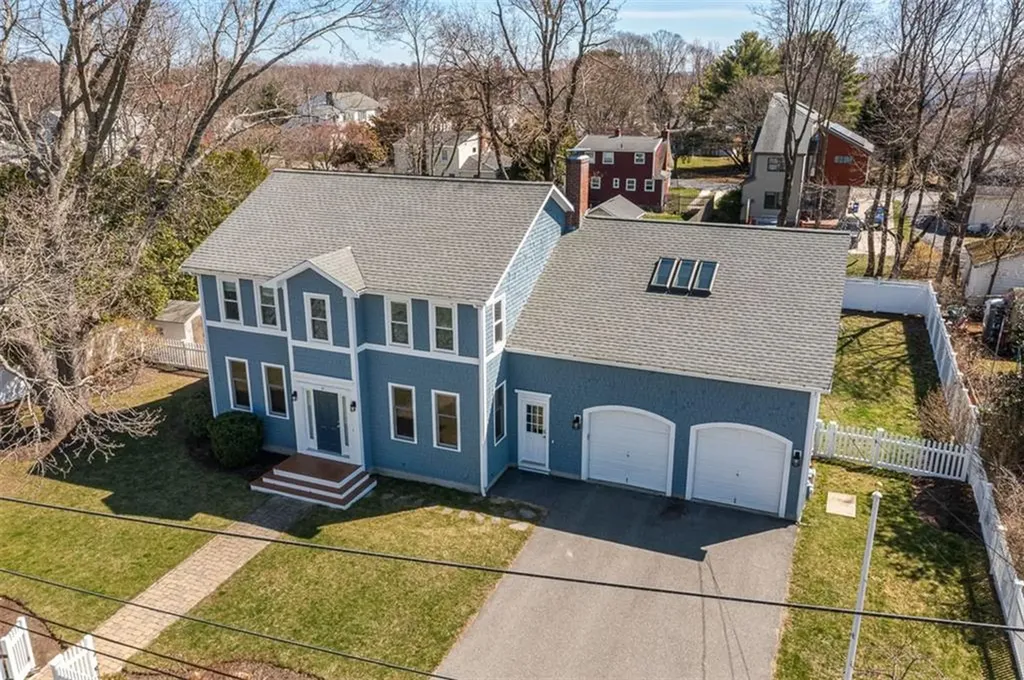 8 Bay Avenue Barrington RI 02806