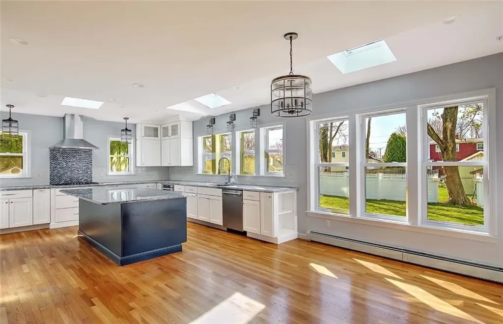 8 Bay Avenue Barrington RI 02806