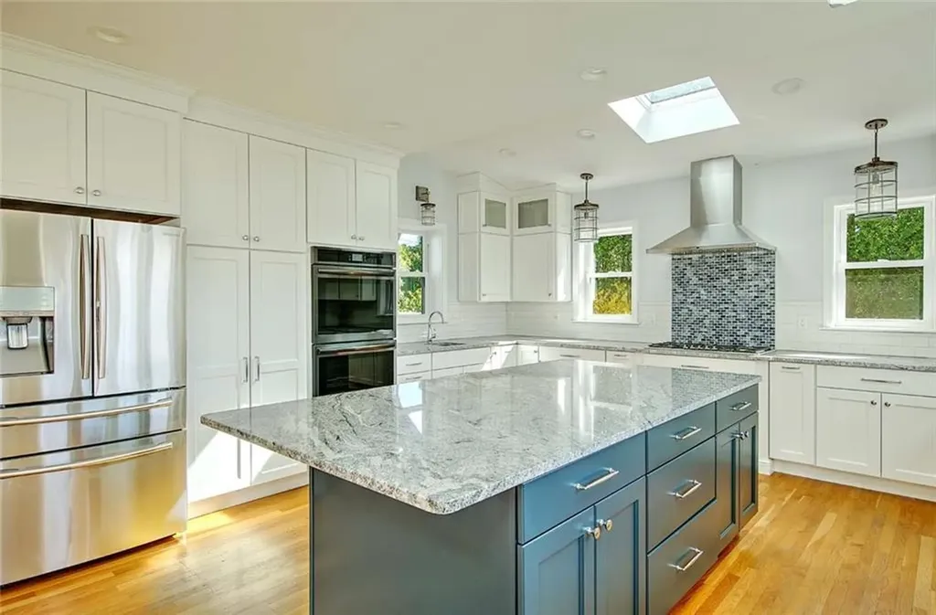 8 Bay Avenue Barrington RI 02806