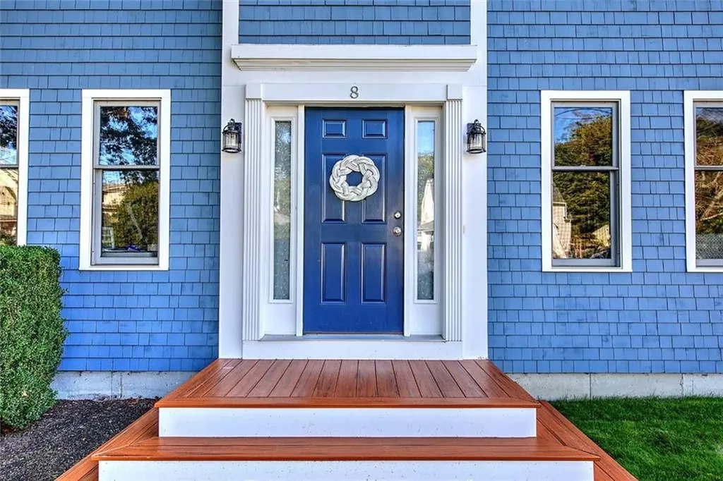 8 Bay Avenue Barrington RI 02806