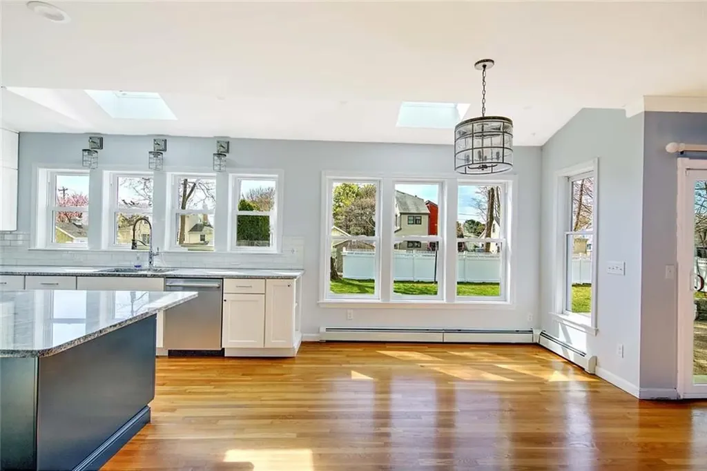 8 Bay Avenue Barrington RI 02806