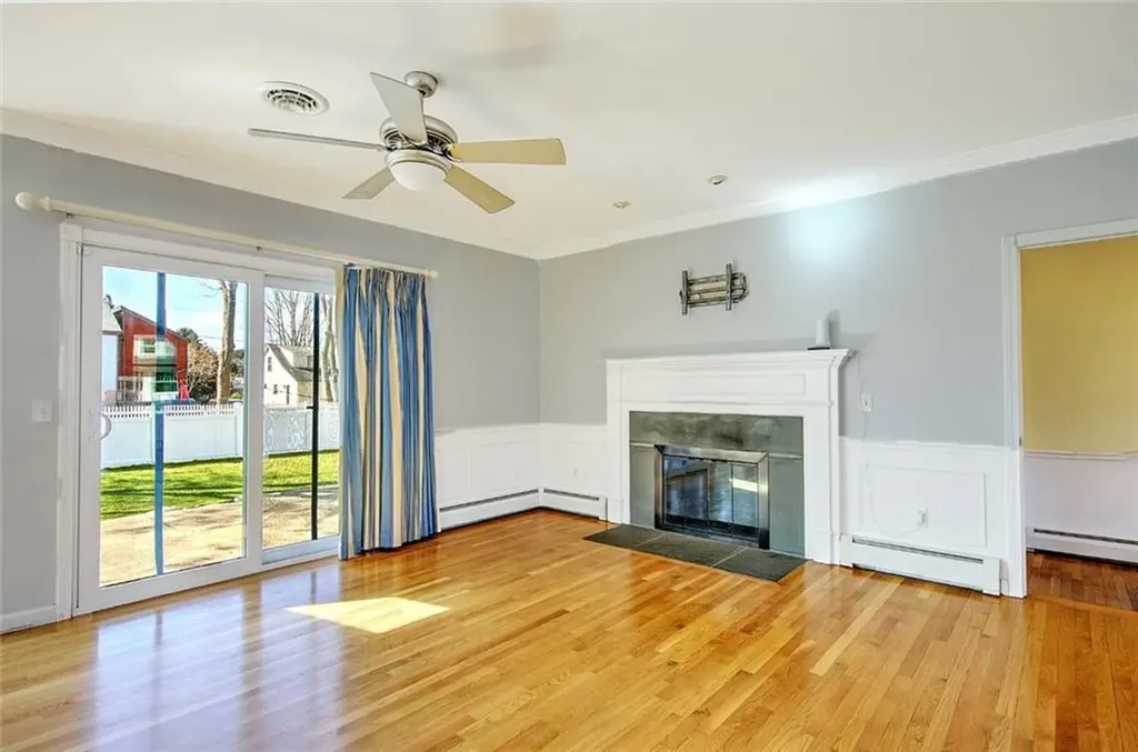 8 Bay Avenue Barrington RI 02806