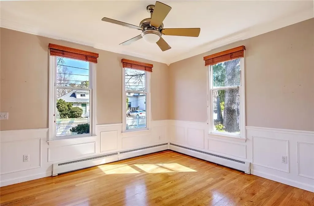 8 Bay Avenue Barrington RI 02806
