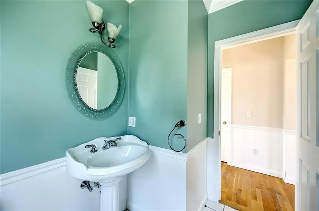 8 Bay Avenue Barrington RI 02806