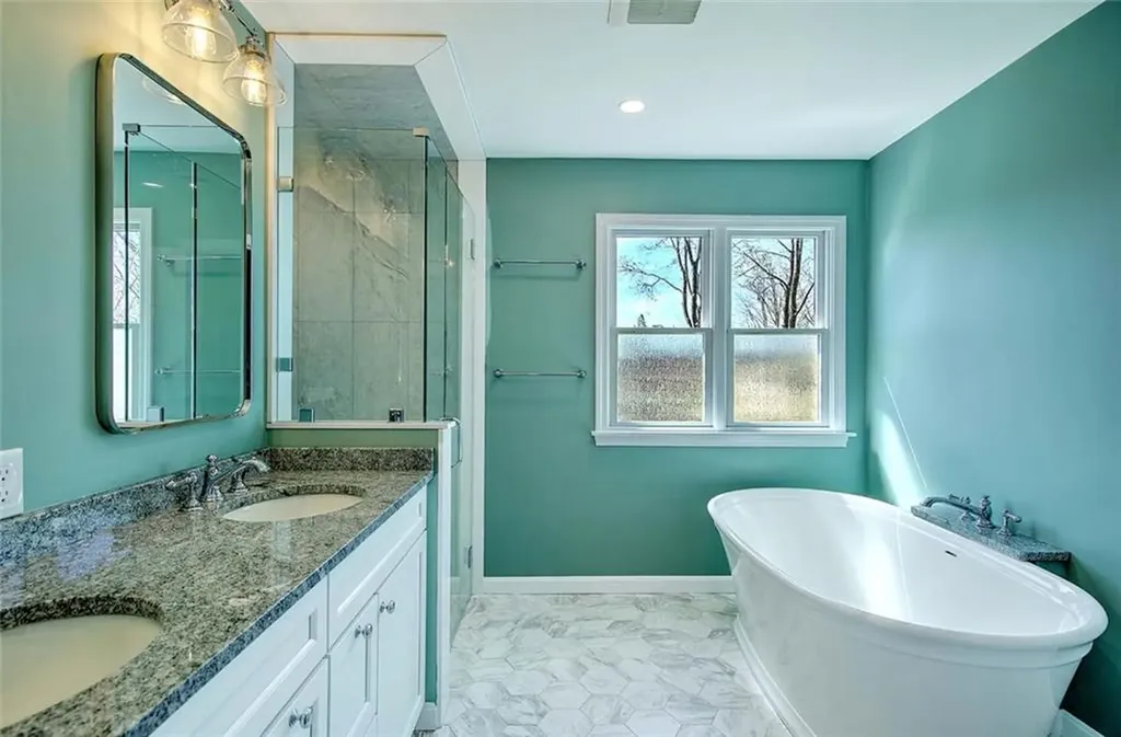 8 Bay Avenue Barrington RI 02806