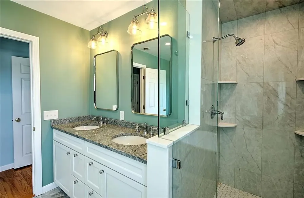 8 Bay Avenue Barrington RI 02806