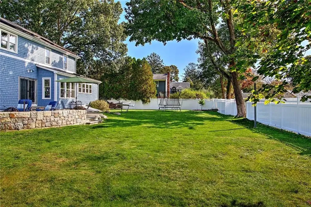 8 Bay Avenue Barrington RI 02806