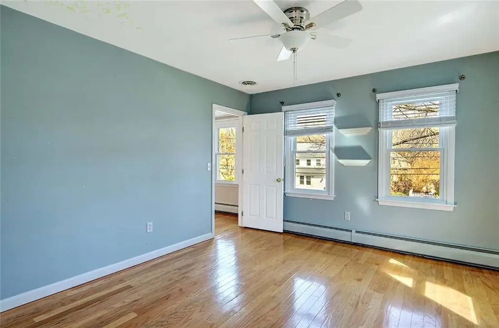 8 Bay Avenue Barrington RI 02806