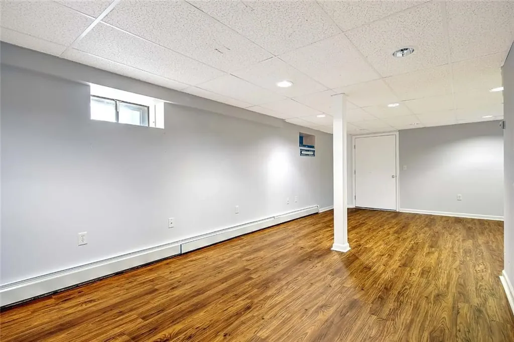 8 Bay Avenue Barrington RI 02806