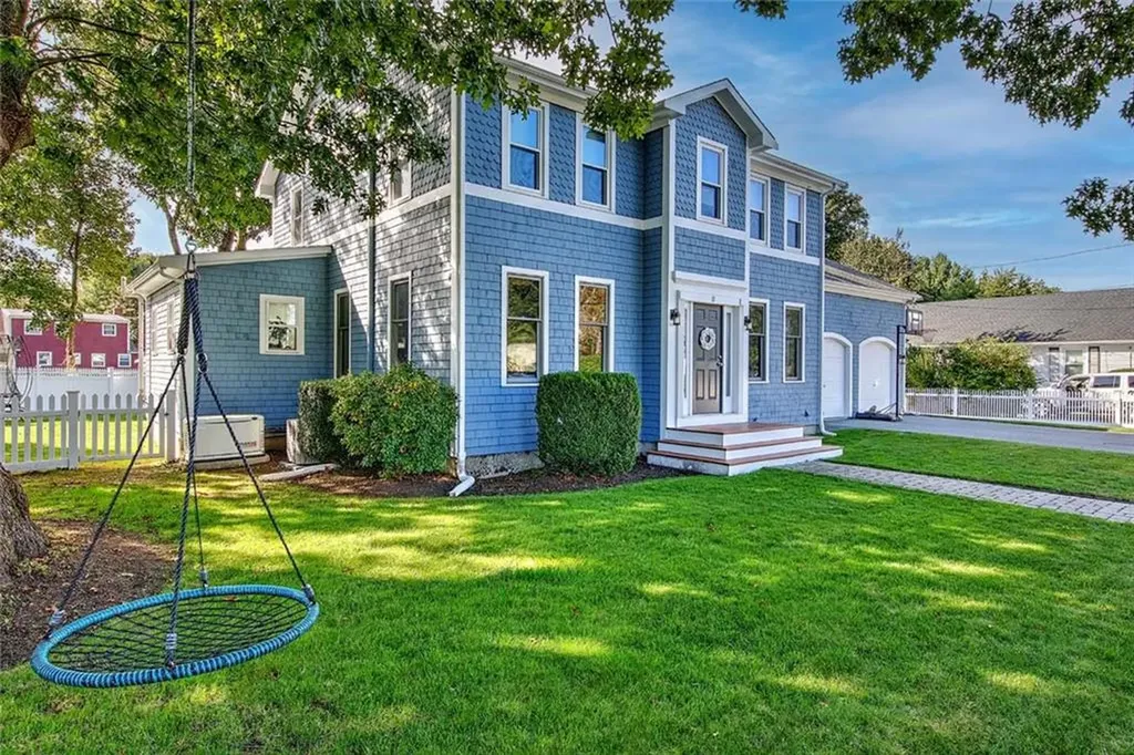 8 Bay Avenue Barrington RI 02806