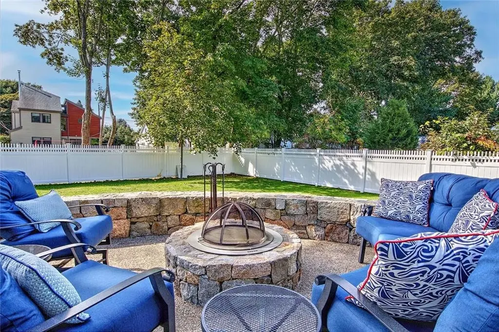 8 Bay Avenue Barrington RI 02806