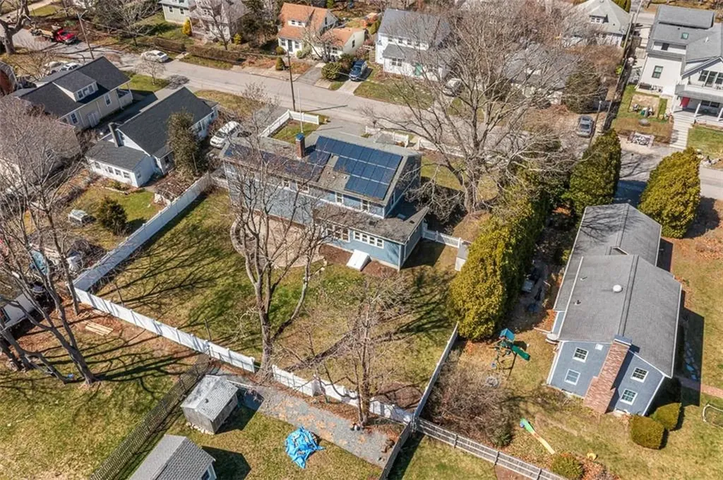 8 Bay Avenue Barrington RI 02806
