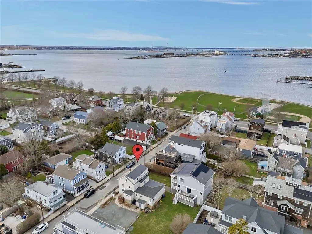 32 Houston Avenue Newport RI 02840