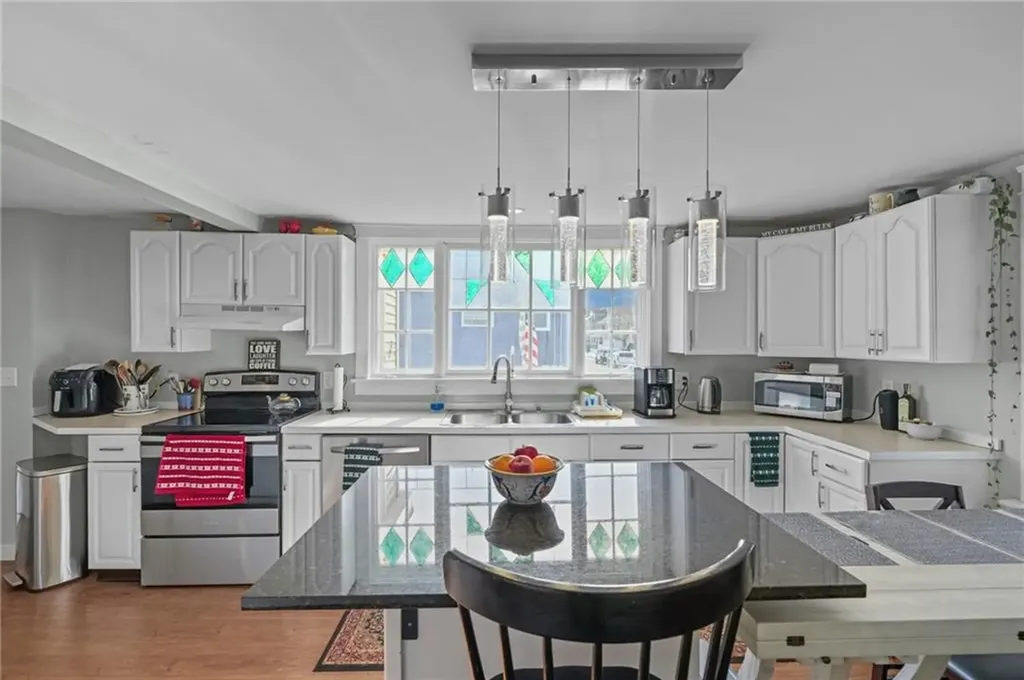 32 Houston Avenue Newport RI 02840