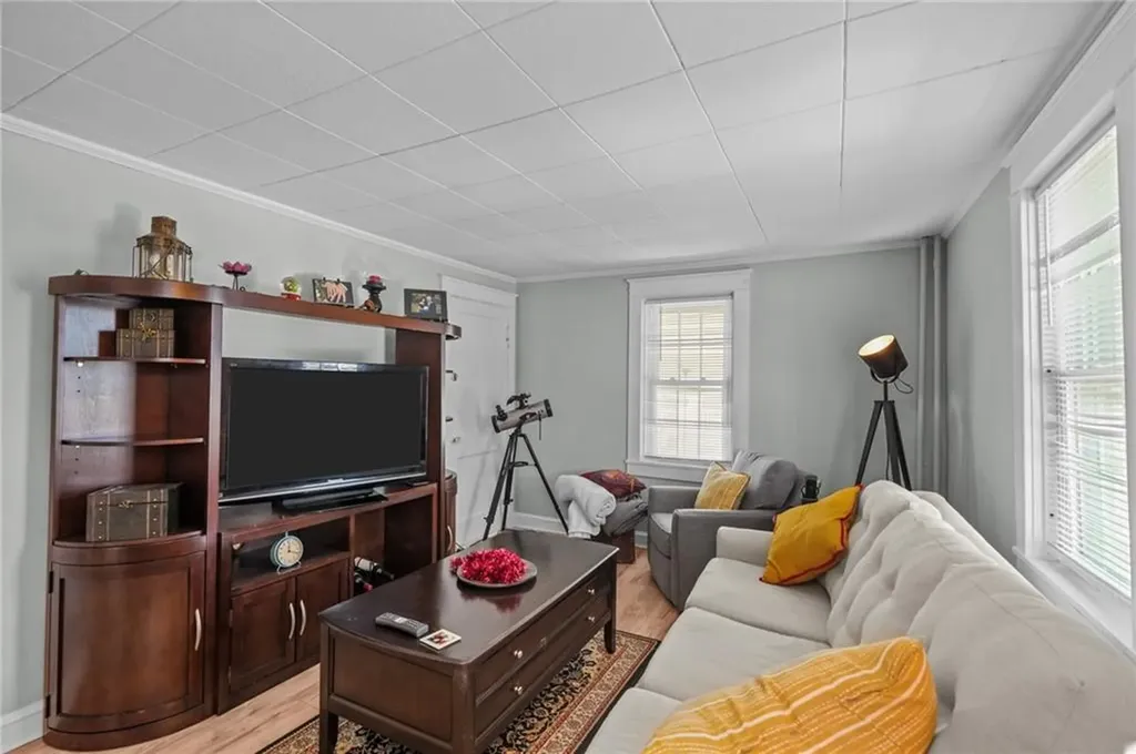 32 Houston Avenue Newport RI 02840