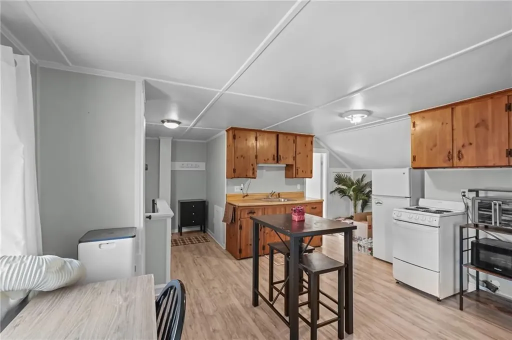 32 Houston Avenue Newport RI 02840