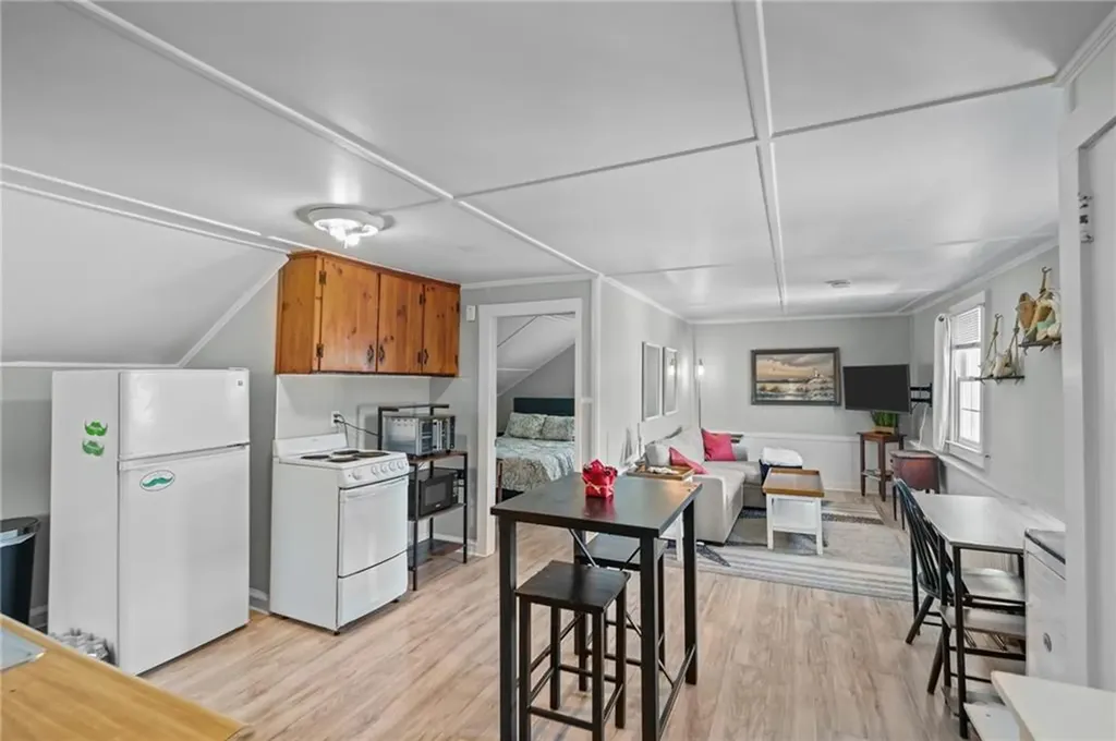32 Houston Avenue Newport RI 02840