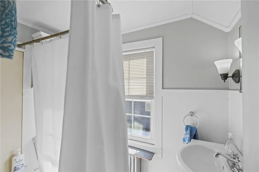 32 Houston Avenue Newport RI 02840