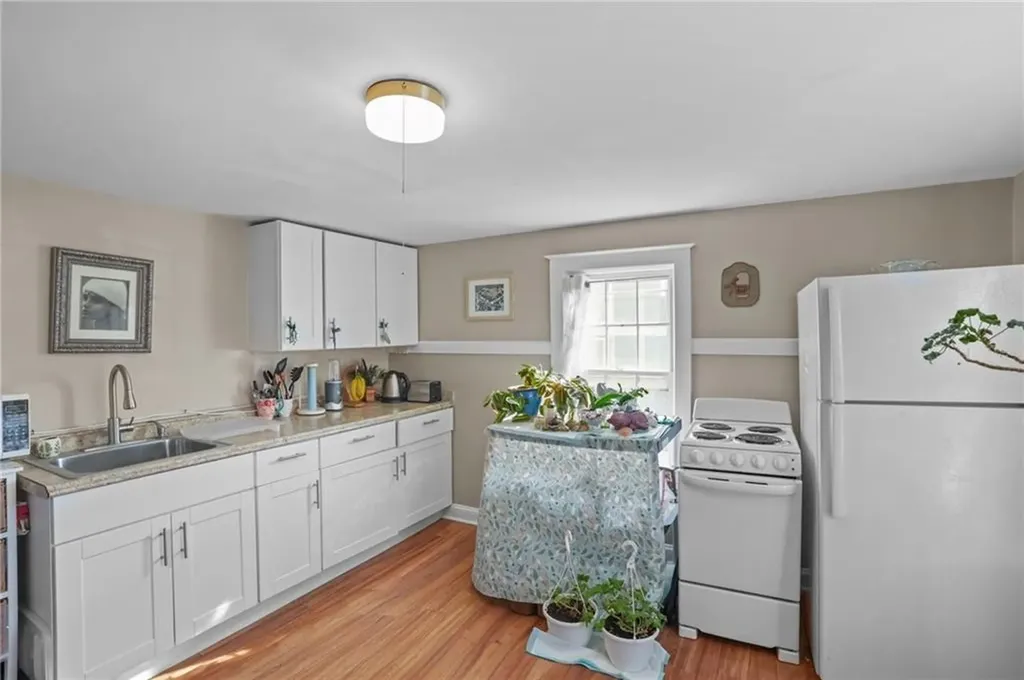 32 Houston Avenue Newport RI 02840