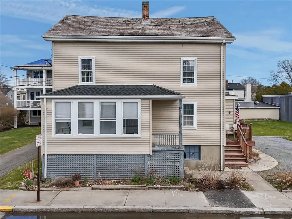 32 Houston Avenue Newport RI 02840