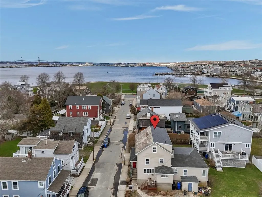 32 Houston Avenue Newport RI 02840