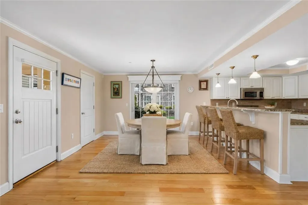 20 Narragansett Avenue Narragansett RI 02882