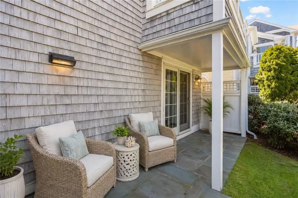 20 Narragansett Avenue Narragansett RI 02882