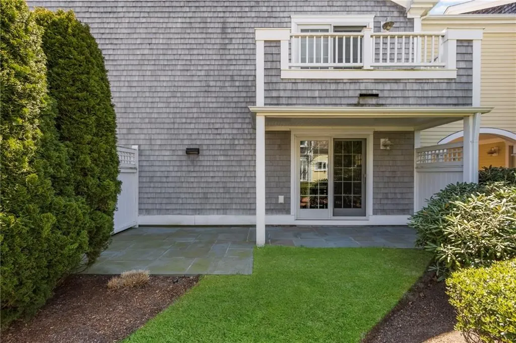 20 Narragansett Avenue Narragansett RI 02882