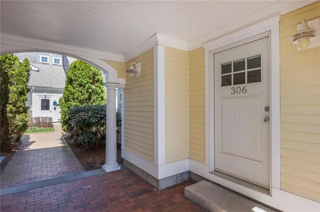 20 Narragansett Avenue Narragansett RI 02882