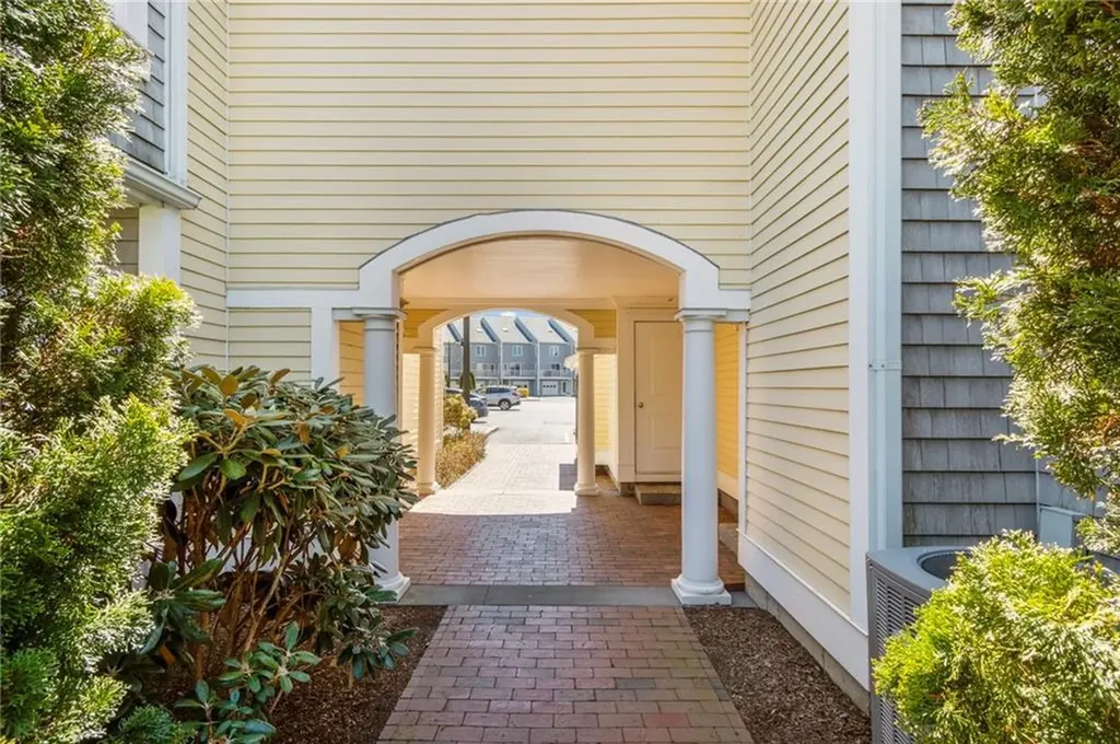 20 Narragansett Avenue Narragansett RI 02882