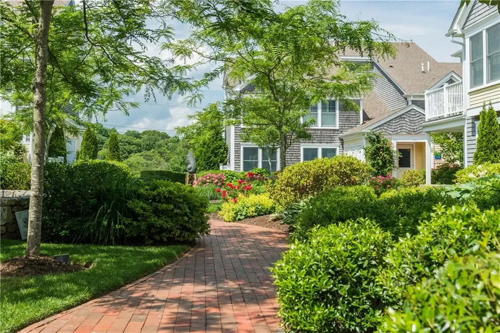 20 Narragansett Avenue Narragansett RI 02882
