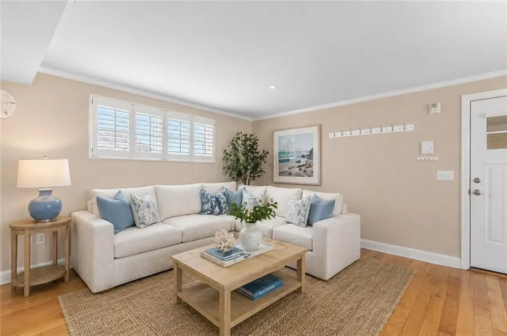 20 Narragansett Avenue Narragansett RI 02882