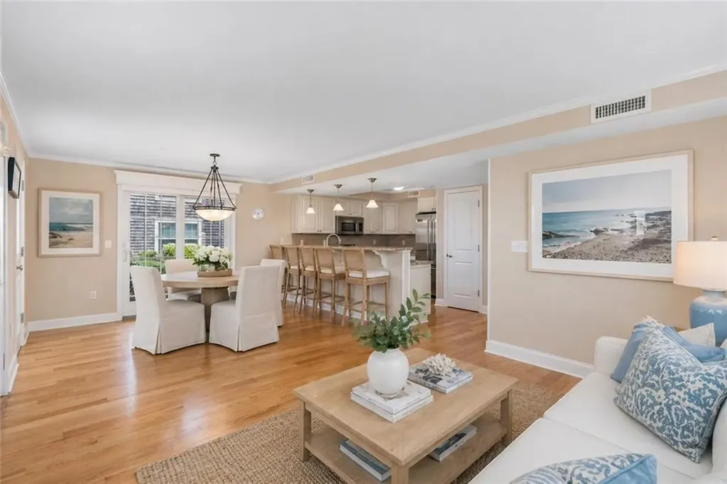 20 Narragansett Avenue Narragansett RI 02882