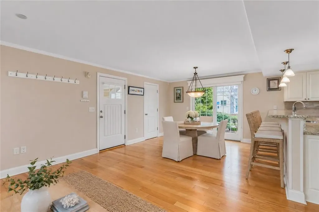 20 Narragansett Avenue Narragansett RI 02882