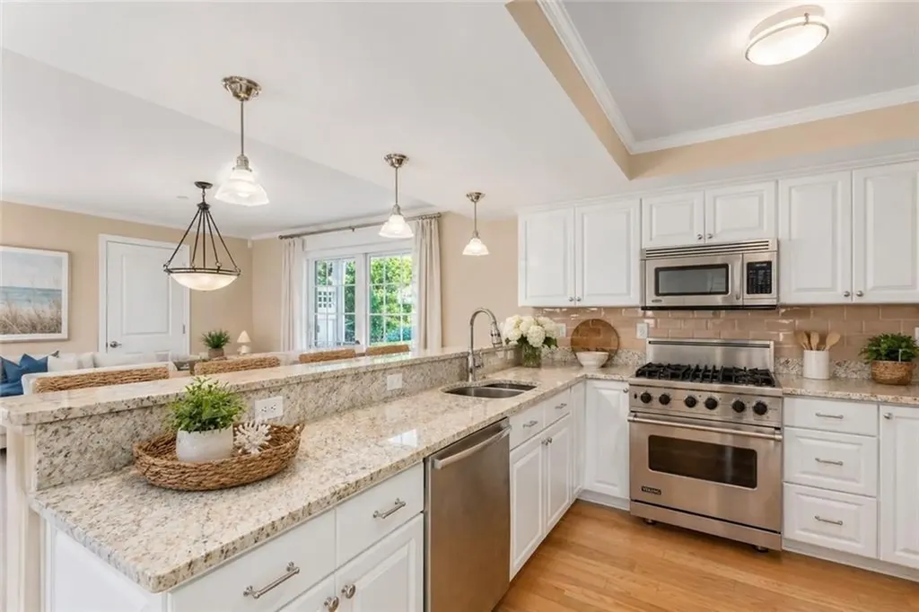 20 Narragansett Avenue Narragansett RI 02882