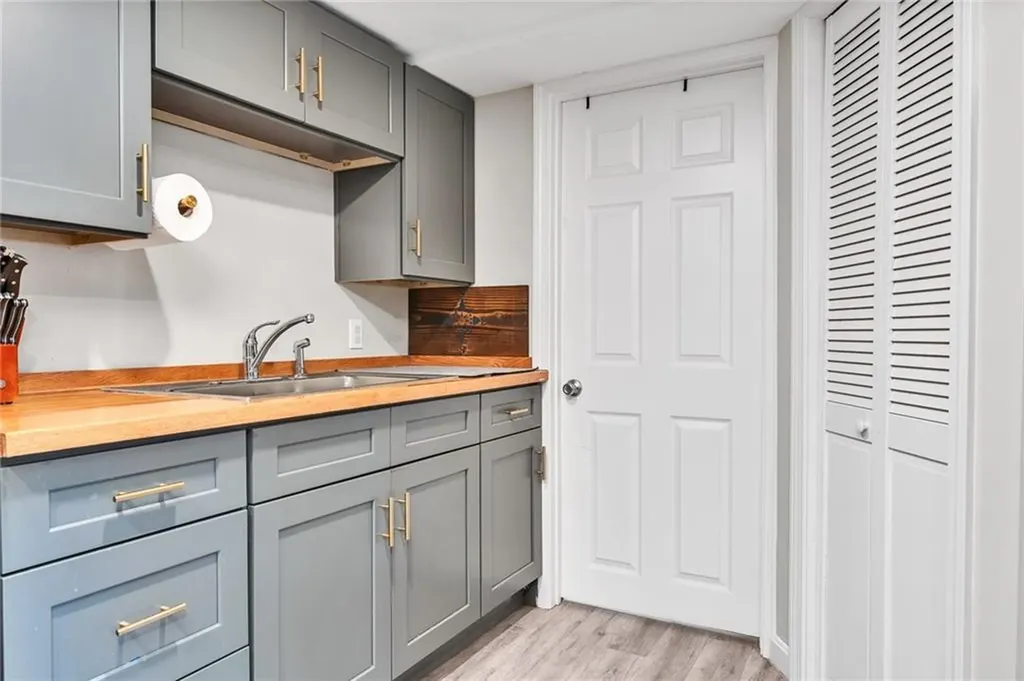 16 Harrison Avenue South Kingstown RI 02879
