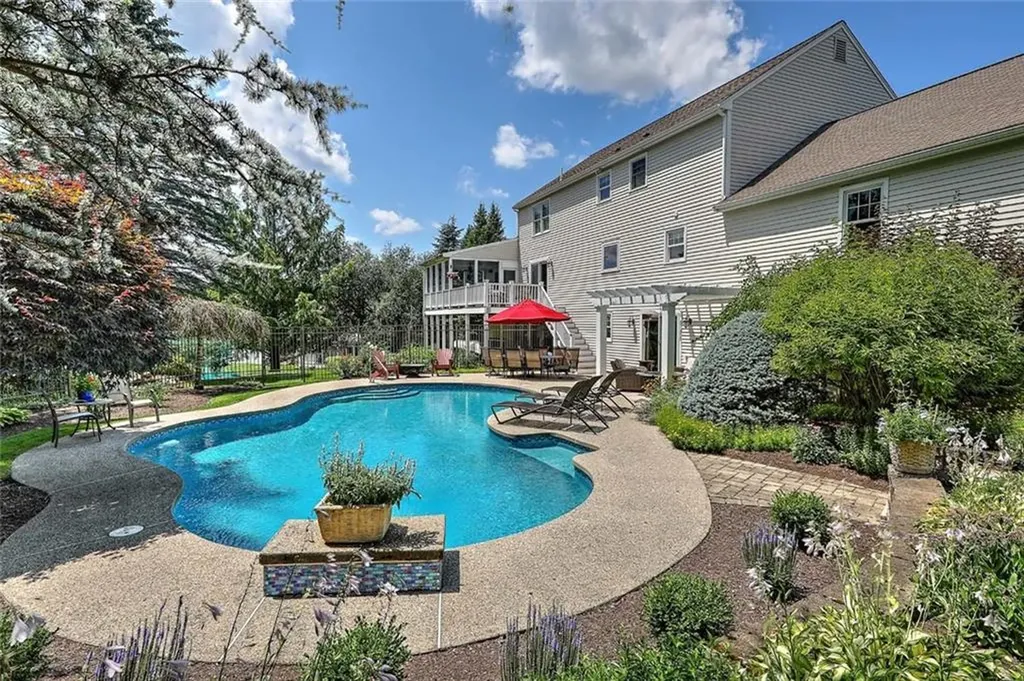 96 Windsong Road Cumberland RI 02864