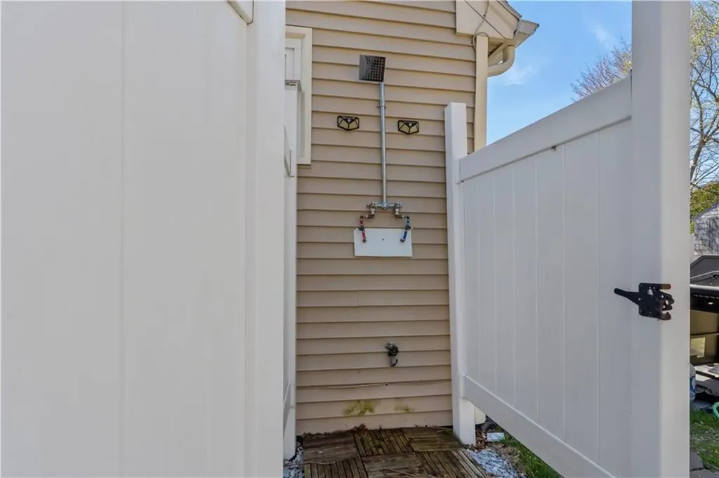 844 Boston Neck Road Narragansett RI 02882