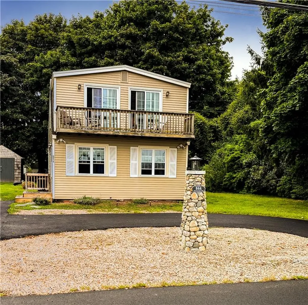 844 Boston Neck Road Narragansett RI 02882