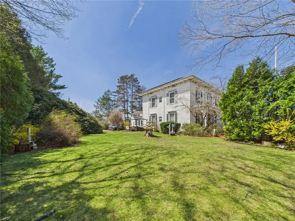 246 Harris Avenue Woonsocket RI 02895