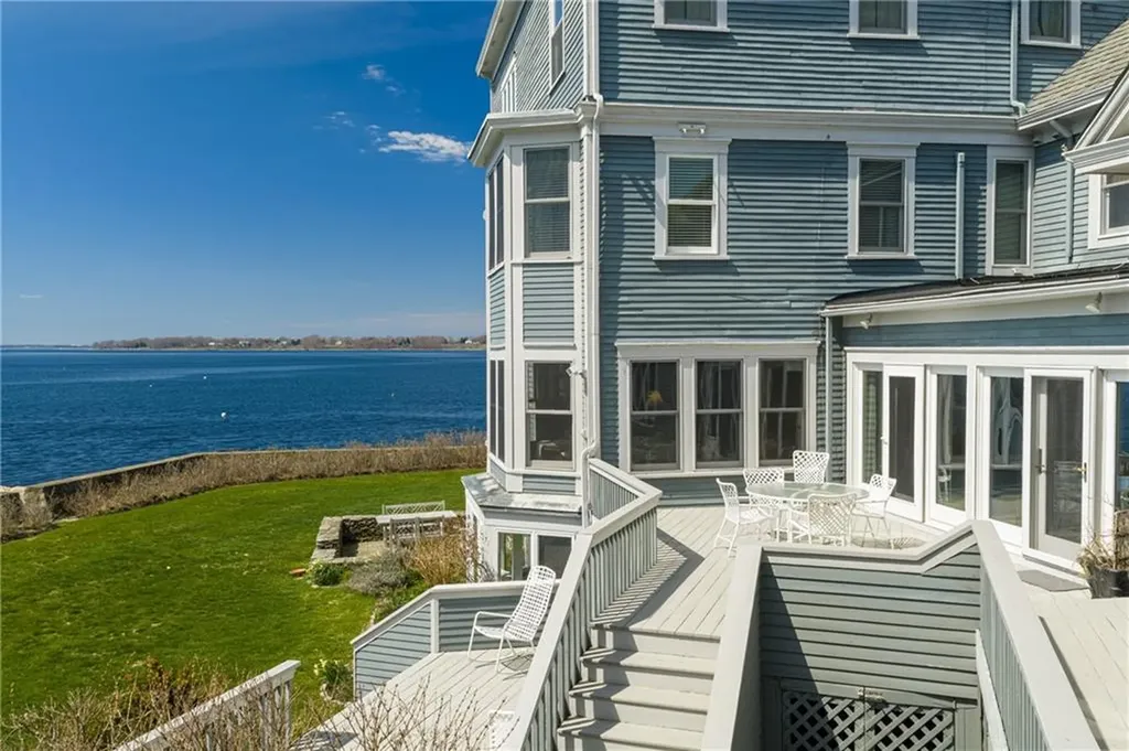 8 Walley Street Bristol RI 02809