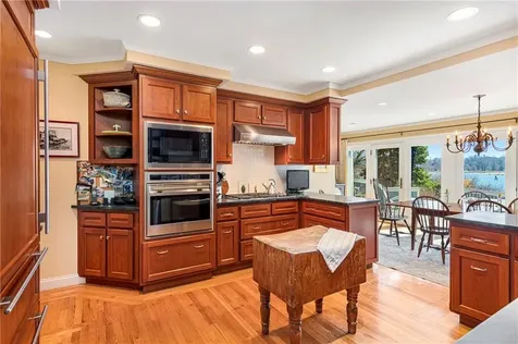 8 Walley Street Bristol RI 02809